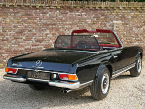 Image 10/50 de Mercedes-Benz 280 SL (1969)