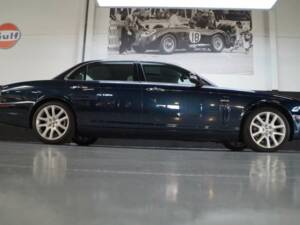 Imagen 3/50 de Jaguar XJ 8 4.2 (2008)