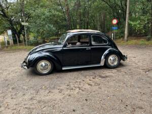 Image 2/26 of Volkswagen Beetle 1200 Standard &quot;Oval&quot; (1954)