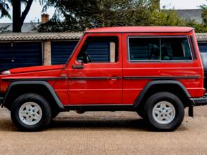 Immagine 2/29 di Mercedes-Benz 280 GE (SWB) (1990)