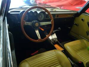 Image 9/12 of Alfa Romeo 2000 GT Veloce (1972)