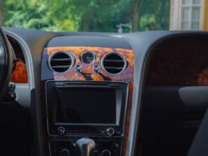Imagen 31/68 de Bentley Flying Spur V8 S (2017)