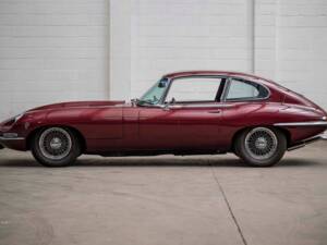 Bild 4/8 von Jaguar E-Type (2+2) (1968)