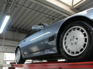 Image 8/50 of Mercedes-Benz 300 SL (1991)