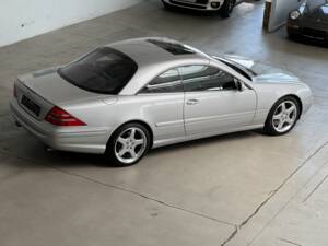 Image 8/28 of Mercedes-Benz CL 55 AMG (2002)
