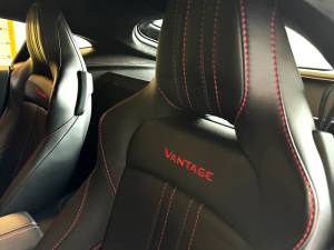 Image 39/50 of Aston Martin Vantage V8 (2019)