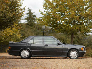 Imagen 5/50 de Mercedes-Benz 190 E 2.3-16 (1985)