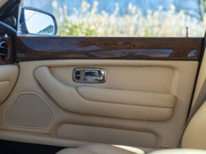 Image 33/50 de Bentley Arnage T 24 Mulliner (1999)