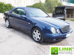 Image 3/10 of Mercedes-Benz CLK 230 Kompressor (1999)