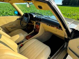 Immagine 16/196 di Mercedes-Benz 380 SLC (1980)