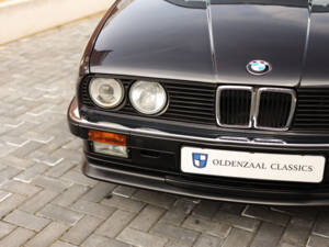 Image 54/81 of BMW 325i (1987)