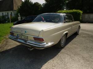 Image 25/73 de Mercedes-Benz 280 SE (1969)