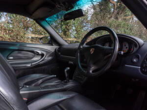 Image 8/13 of Porsche 911 Carrera (2004)