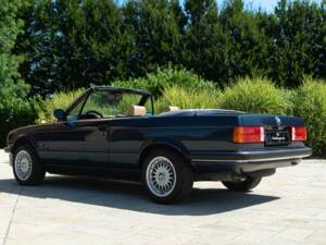 Image 10/50 of BMW 320i (1989)