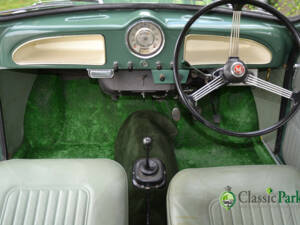 Image 21/50 of Morris Minor 1000 (1964)