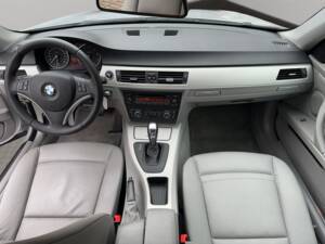 Bild 10/23 von BMW 320i (2009)