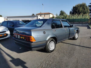 Image 2/45 of Alfa Romeo 75 1.8 (1987)