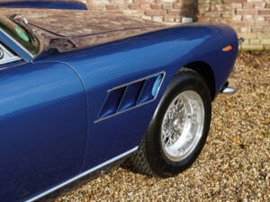 Image 42/50 of Ferrari 330 GT (1966)