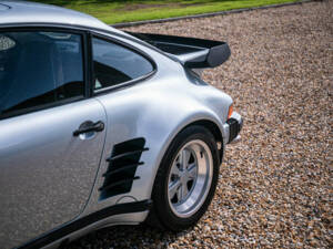 Image 31/40 of Porsche 911 Turbo LE (1989)