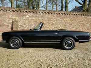 Image 15/50 of Mercedes-Benz 230 SL (1966)