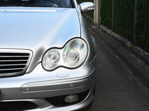 Image 16/32 of Mercedes-Benz C 32 AMG T (2003)