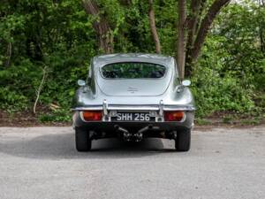 Image 3/19 of Jaguar Type E (2+2) (1969)
