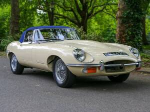 Image 37/50 of Jaguar E-Type (1969)