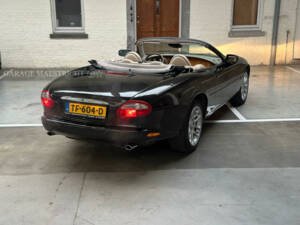 Image 62/75 de Jaguar XK8 4.0 (2000)