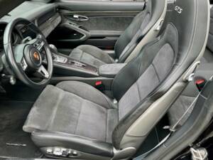 Image 13/19 of Porsche 911 Carrera 4 GTS (2017)