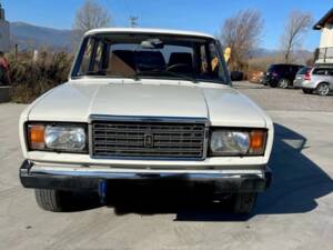Image 14/17 of Lada 2107 (1988)