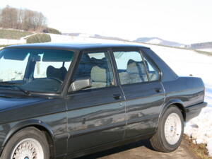 Bild 24/65 von BMW 520i (1987)