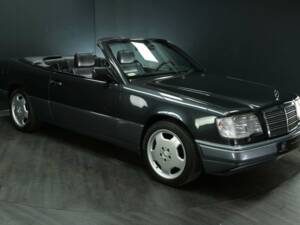 Immagine 8/30 di Mercedes-Benz E 320 (1997)