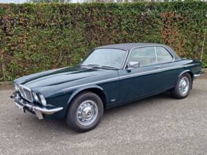 Image 3/30 of Jaguar XJ 6 C 4.2 (1976)