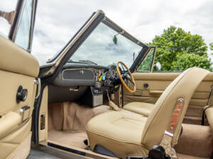 Immagine 45/57 di Aston Martin DB 6 Volante (1969)