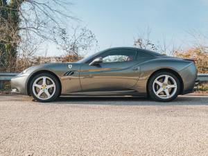 Image 5/69 of Ferrari California (2011)