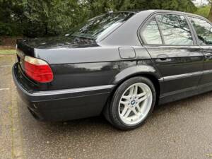 Image 28/50 de BMW 735i (2001)