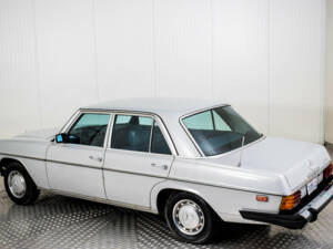 Image 34/50 of Mercedes-Benz 240 D (1976)