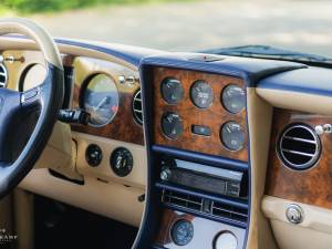 Bild 29/34 von Bentley Azure (1997)