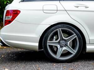 Bild 26/50 von Mercedes-Benz C 63 AMG T (2013)