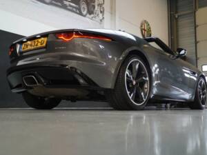 Image 35/50 of Jaguar F-Type (2019)