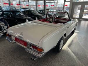 Image 9/20 of Mercedes-Benz 250 SL (1967)