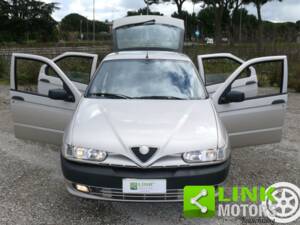 Image 2/10 de Alfa Romeo 146 - 1.6 T Spark (1997)