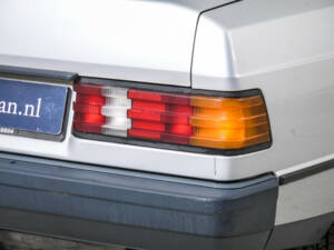 Bild 29/50 von Mercedes-Benz 190 E (1986)