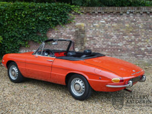 Image 33/50 of Alfa Romeo 1750 Spider (1969)