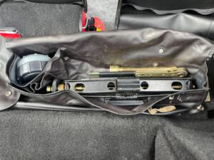 Image 34/48 of Ferrari 328 GTS (1989)