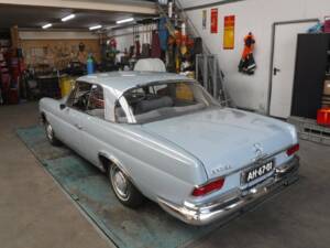 Image 12/50 of Mercedes-Benz 220 SE b (1963)