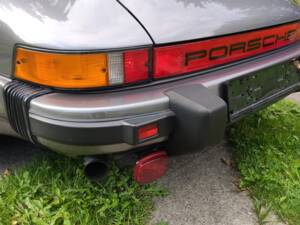 Image 83/104 of Porsche 911 Carrera 3.2 (1986)