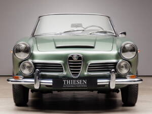 Image 4/38 de Alfa Romeo 2600 Spider (1962)