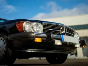 Afbeelding 8/33 van Mercedes-Benz 560 SL (1989)