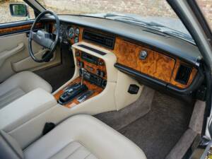 Bild 13/50 von Daimler Double Six (1990)